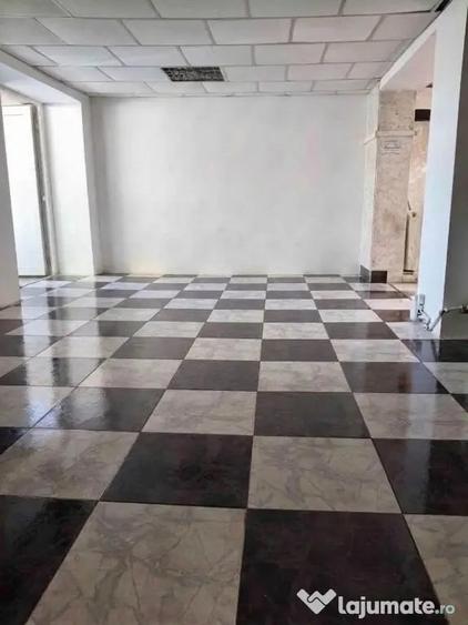 Spațiu comercial, de 80 mp, în Central