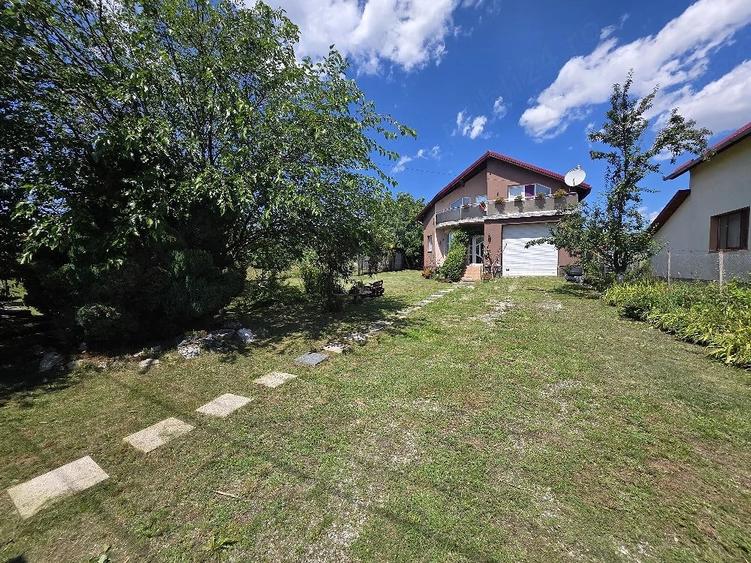 Casă cu 4 camere cu Teren 1300 Mp în Săndulești