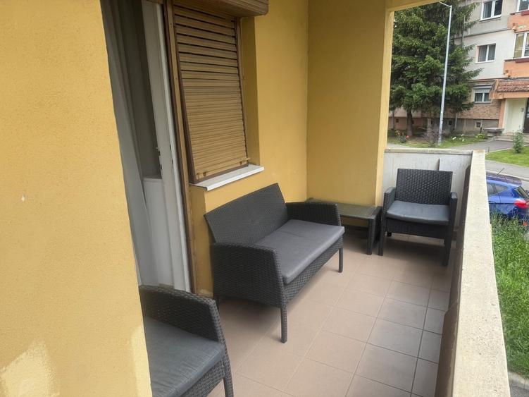 Apartament cu 3 camere decomandat în Ștrand