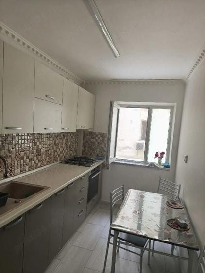 Apartament cu 3 camere decomandat, mobilat în Pantelimon