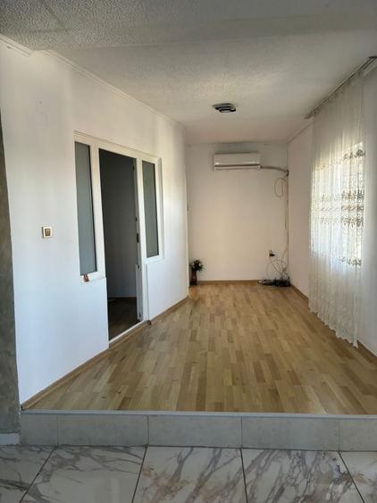 Casă cu 4 camere cu Teren 200 Mp în Central