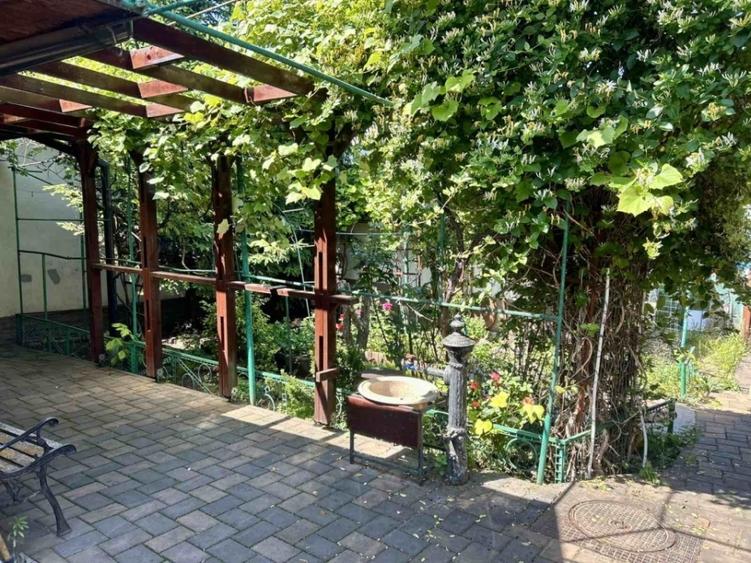 Casă individuală cu 4 camere cu Teren 264 Mp în Central