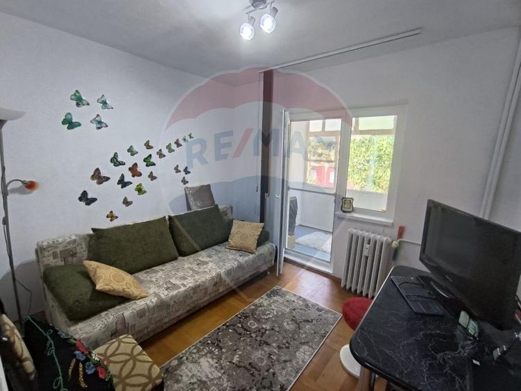 Apartament cu 3 camere decomandat, mobilat în Micălaca