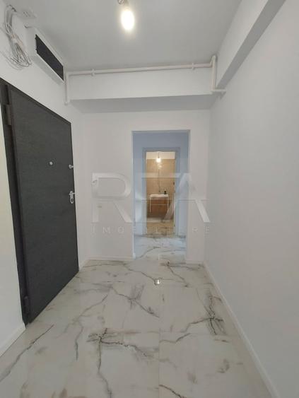 Apartament cu 4 camere semidecomandat în Sisești