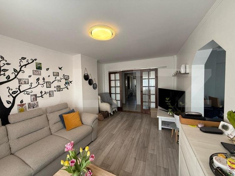 Apartament cu 4 camere decomandat, mobilat în Carpați 1