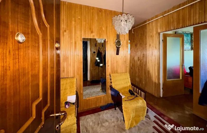 Apartament cu 4 camere decomandat în Central