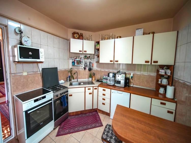 Casă individuală cu 4 camere cu Canalizare în Cristur