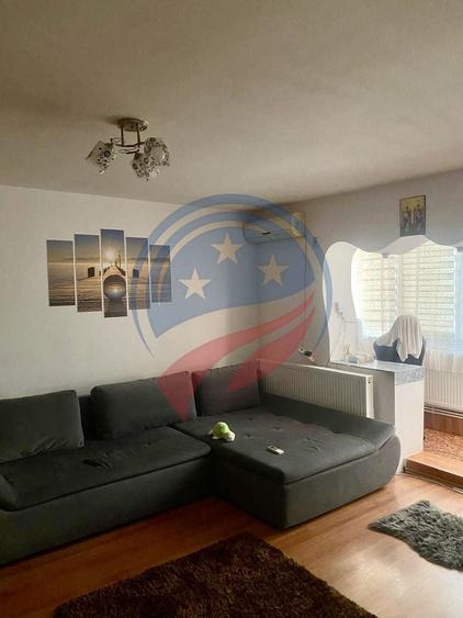 Apartament cu 2 camere semidecomandat în Craiovița Nouă