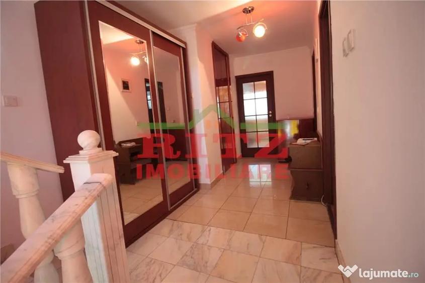 Casă cu 8 camere cu Teren 445 Mp în Orașul de Jos