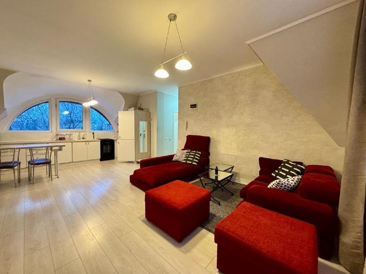 Apartament cu 3 camere semidecomandat, mobilat în Andrei Mureșanu