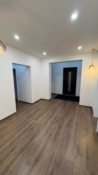Casă individuală cu 4 camere cu Canalizare în Ultracentral