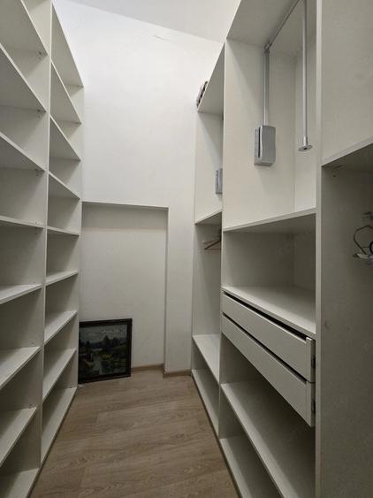 Apartament cu 4 camere în Medicină