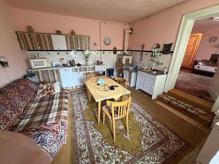 Casă cu 4 camere în Central