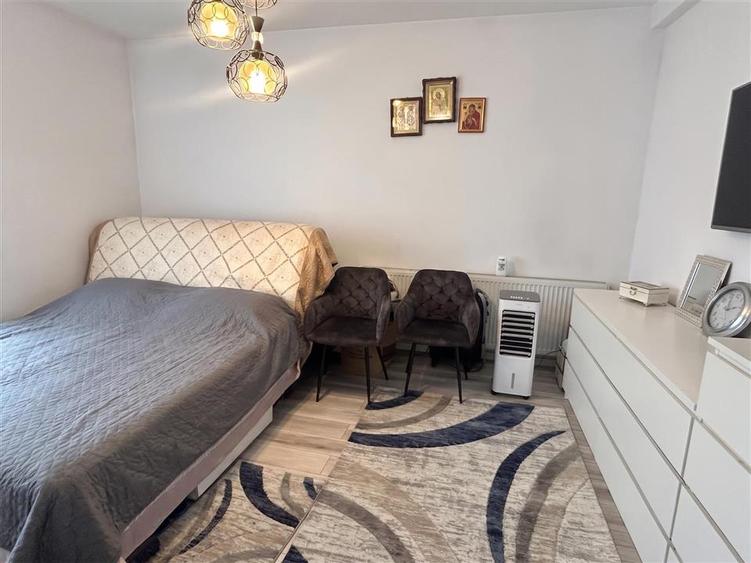 Duplex cu 5 camere cu Canalizare în Plopeni