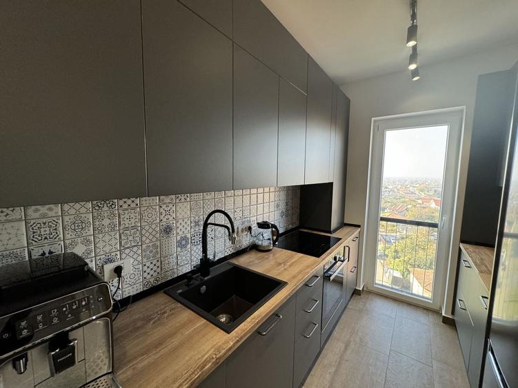 Apartament cu 3 camere semidecomandat, mobilat în UTA
