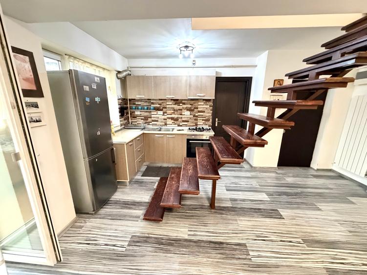 Apartament cu 3 camere decomandat în Barați