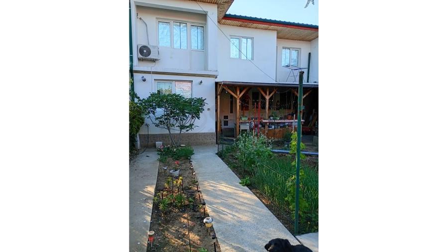 Casă individuală cu 5 camere cu Canalizare în Colentina