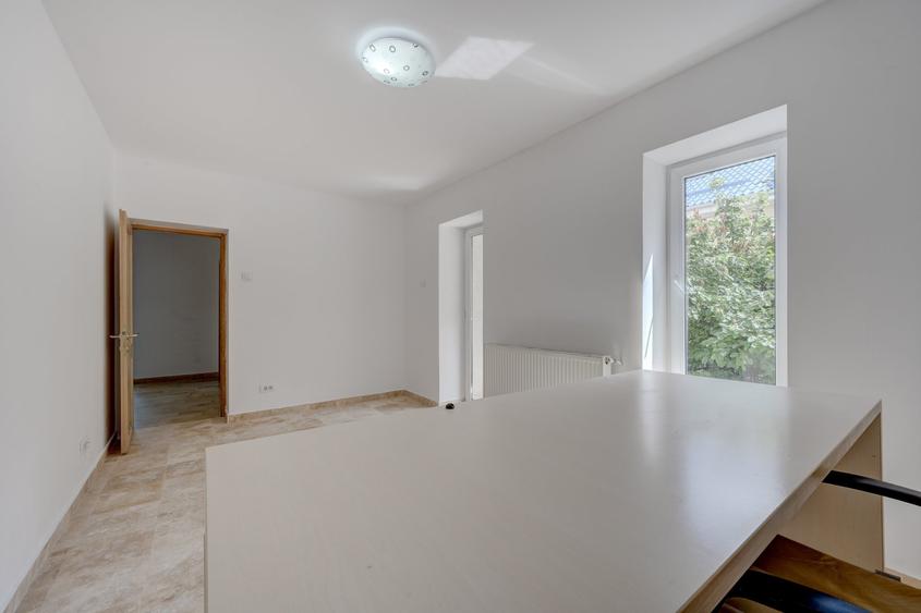 Apartament cu 3 camere decomandat în Drumul Sării