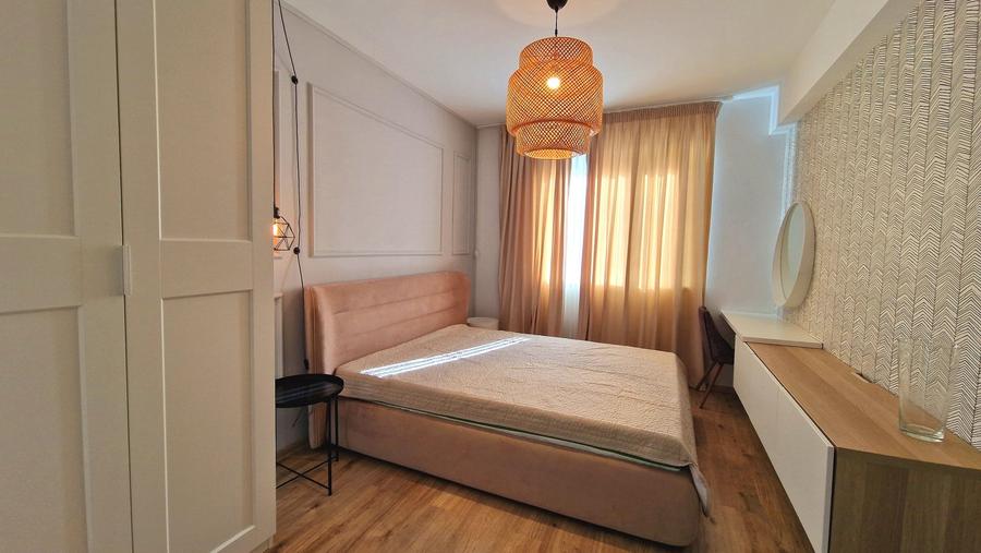 Apartament cu 3 camere decomandat, mobilat în Băneasa