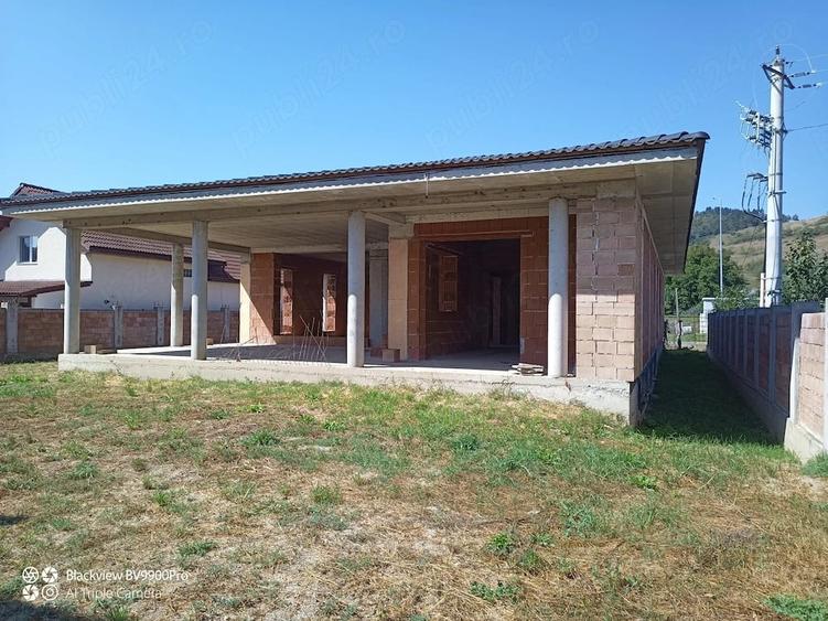 Casă cu Teren 1015 Mp în Central