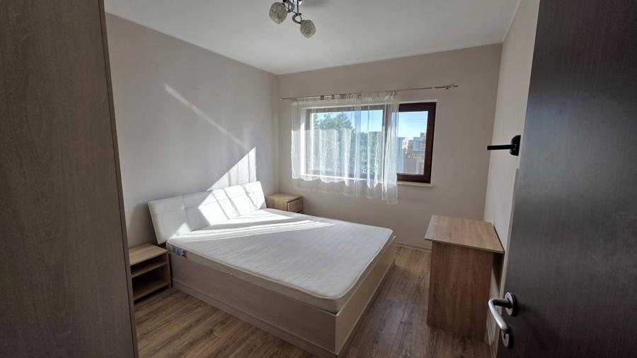 Apartament cu 3 camere semidecomandat, mobilat în Dumbrăvița