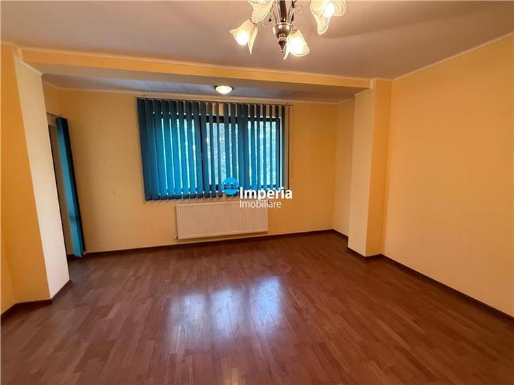 Apartament cu 2 camere decomandat în Aeroport
