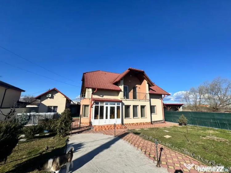 Casă cu 7 camere cu Teren 960 Mp în Central