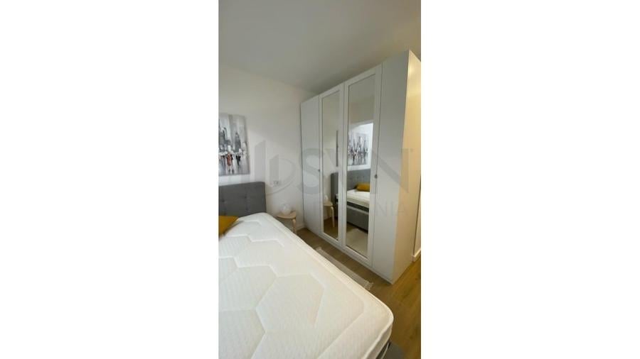 Apartament cu 3 camere semidecomandat, mobilat în P-ta Presei Libere