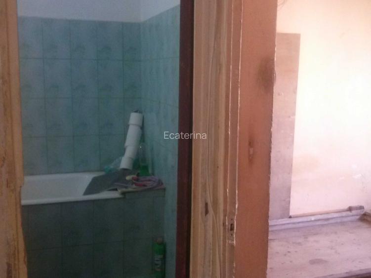 Apartament 3 camere , vizavi de Basarabia