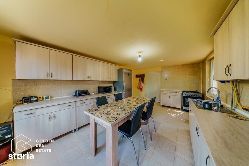 Casă cu 5 camere cu Teren 1878 Mp în Central