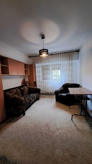 Apartament cu 3 camere decomandat în Exterior Vest