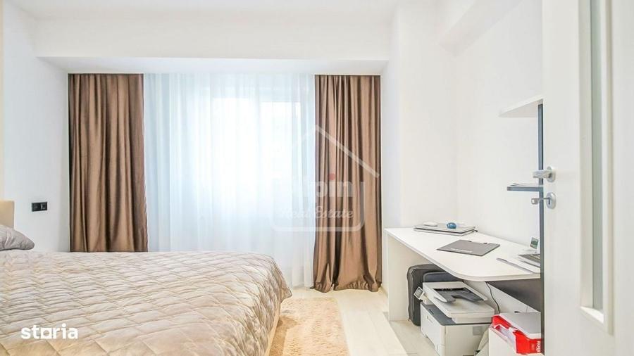 Apartament cu 4 camere decomandat în Tractorul