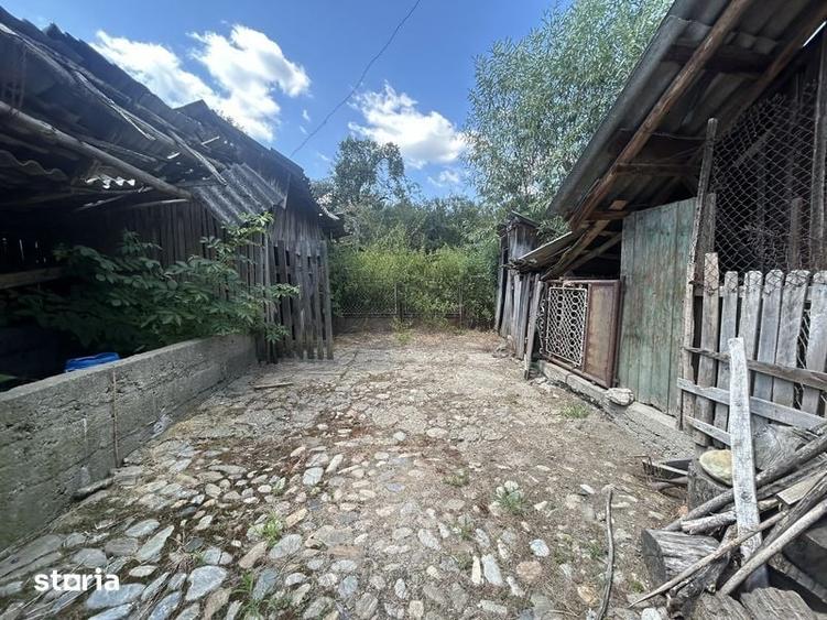 Teren de 7287 mp, în Pietroșani