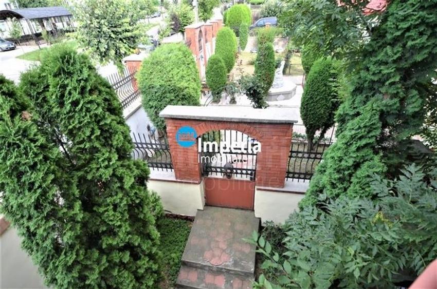 Casă individuală cu 11 camere cu Canalizare în Tomești