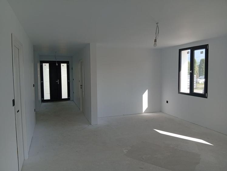 Casă cu 3 camere în Central
