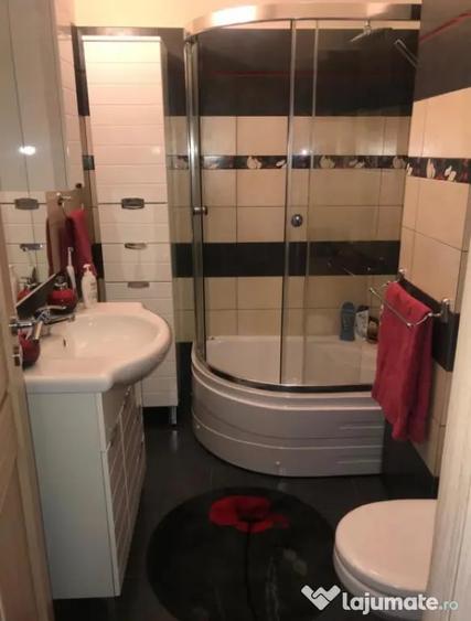 Apartament cu 3 camere decomandat în 1 Mai