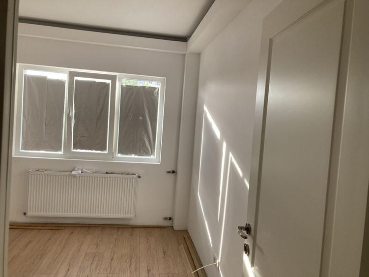 Apartament cu 3 camere semidecomandat în Exterior Vest