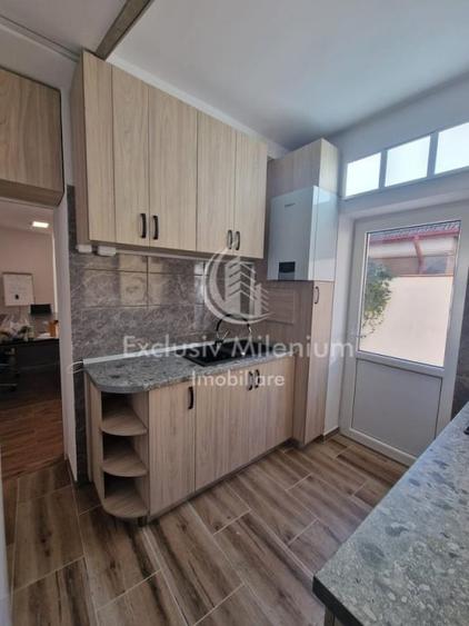 Casă individuală cu 6 camere cu Teren 165 Mp în Vatra Luminoasă