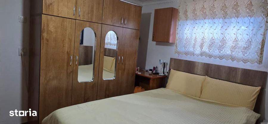 Casă cu 4 camere cu Teren 1004 Mp în Săucești