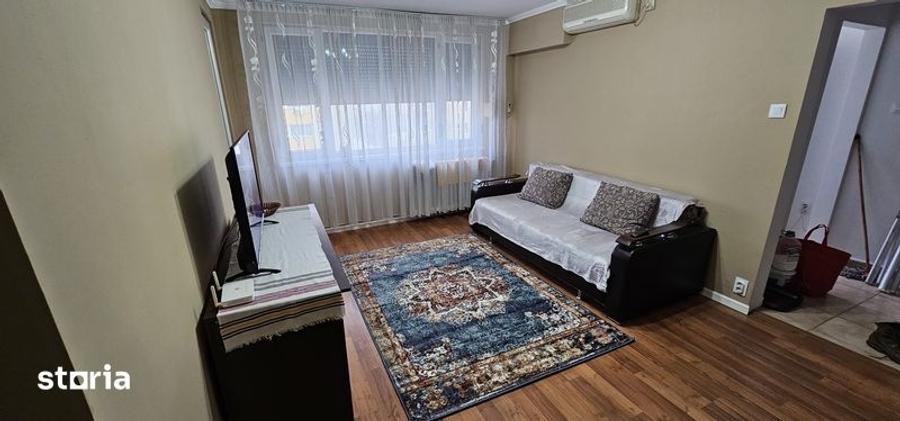 Apartament cu 2 camere semidecomandat, mobilat în Tei