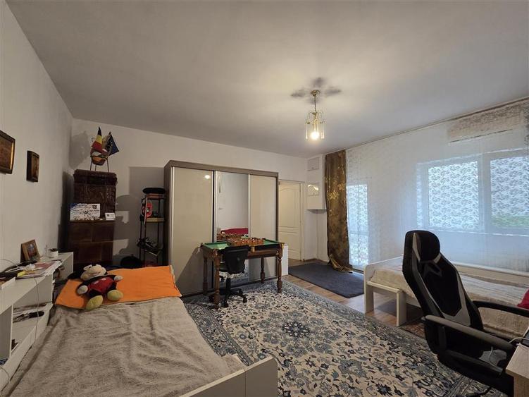 Casă cu 5 camere cu Teren 344 Mp în Calea Clujului