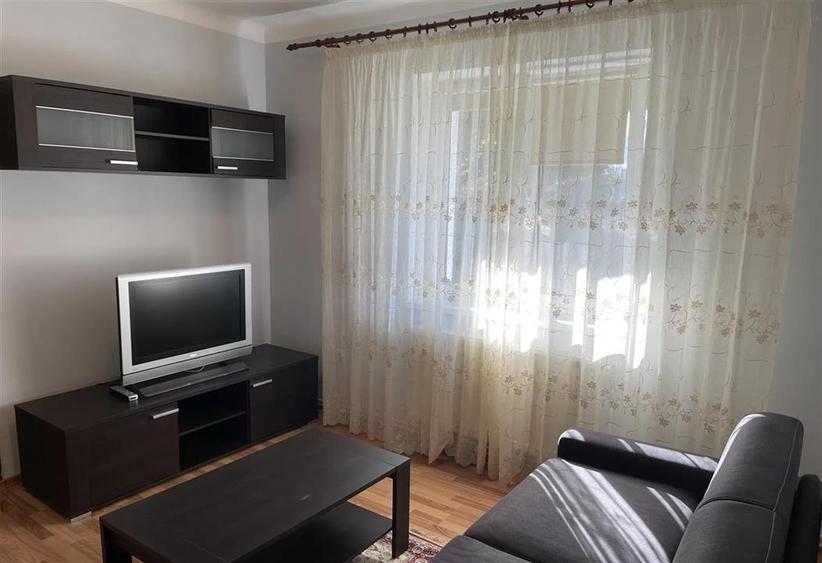 Apartament cu 2 camere semidecomandat, mobilat în Tractorul