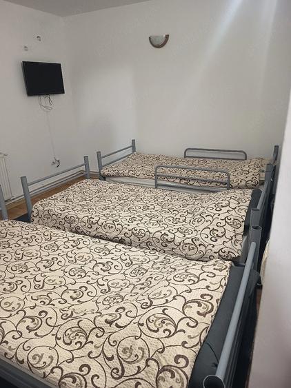 Casă cu 7 camere cu Teren 300 Mp în Nord