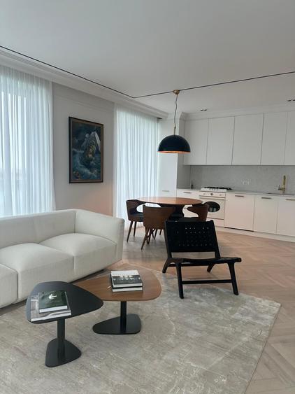 Apartament cu 4 camere decomandat, mobilat în Mamaia