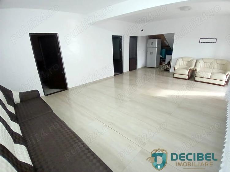 Casă cu 6 camere cu Teren 300 Mp în Est