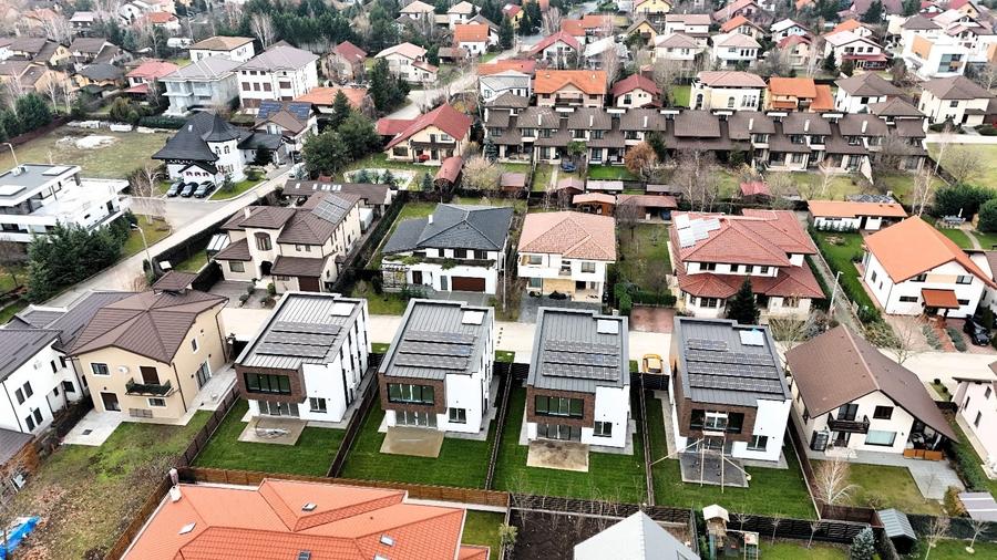 Casă cu 5 camere cu Canalizare în Ostratu