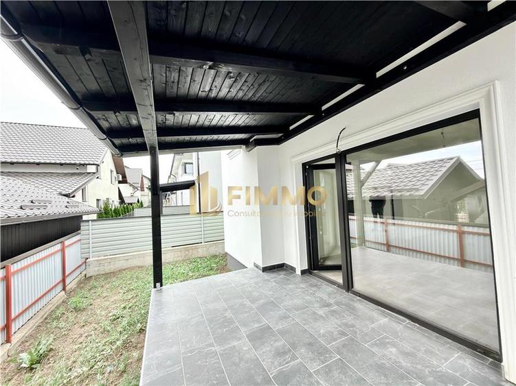 Duplex cu 4 camere cu Canalizare în Exterior Est