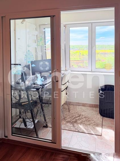Apartament cu 3 camere semidecomandat, mobilat în Hotvon
