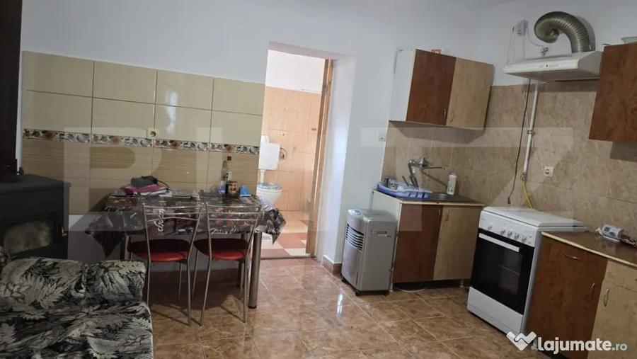 Casă cu 2 camere cu Teren 1000 Mp în Central