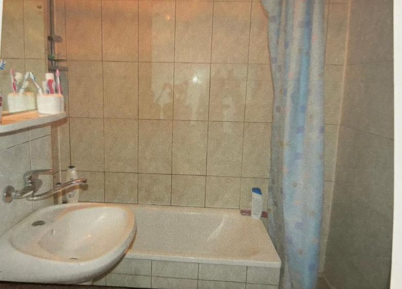 Apartament cu 3 camere decomandat în Calea București